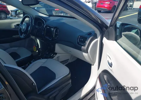 2019 Jeep Compass Limited 4X4 из США, поврежденный, VIN 3C4NJDCB0KT811407